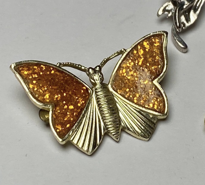 3x-vintage-butterfly-bundle-2x-brooches-1x-silver-tone-pendant-necklace-034-2