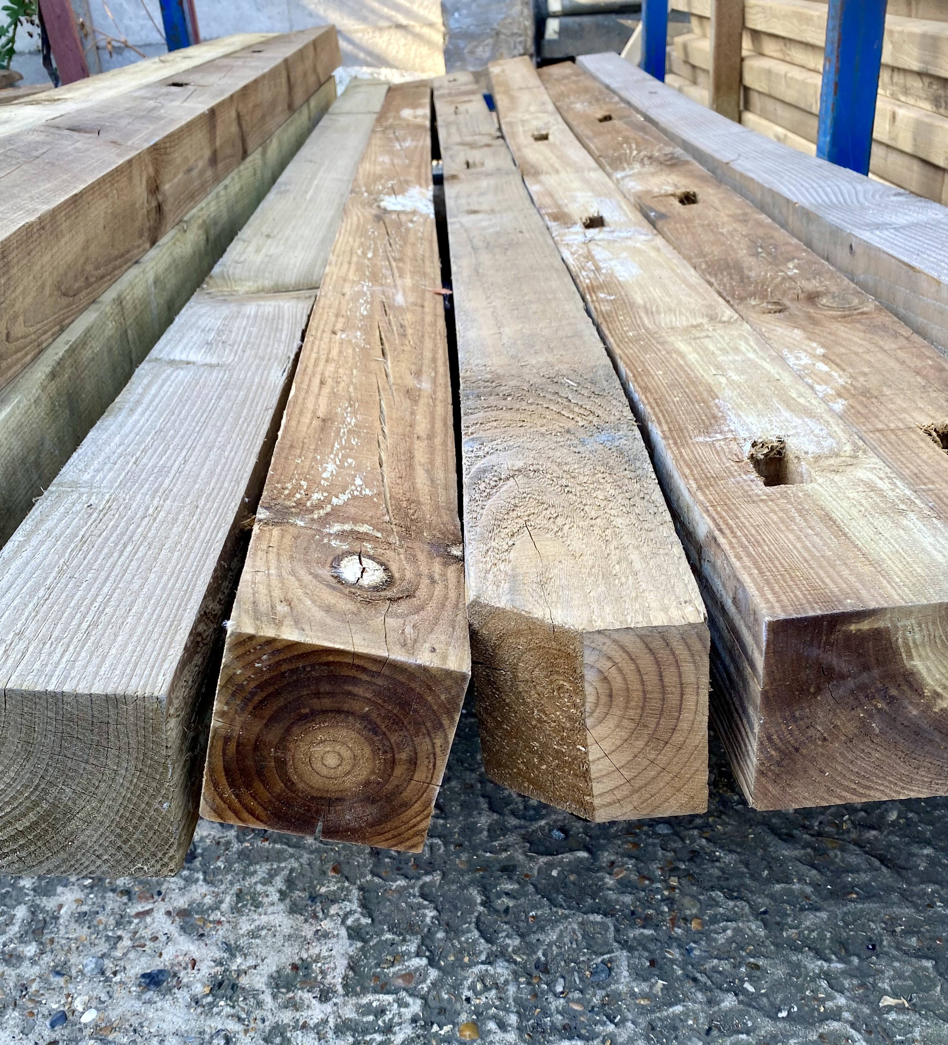 Lot 202: 6x 2.7m Treated Timber Posts (100mm x 100mm / 4x4) – Grade B / Rejects – Fencing & Landscaping Job Lot