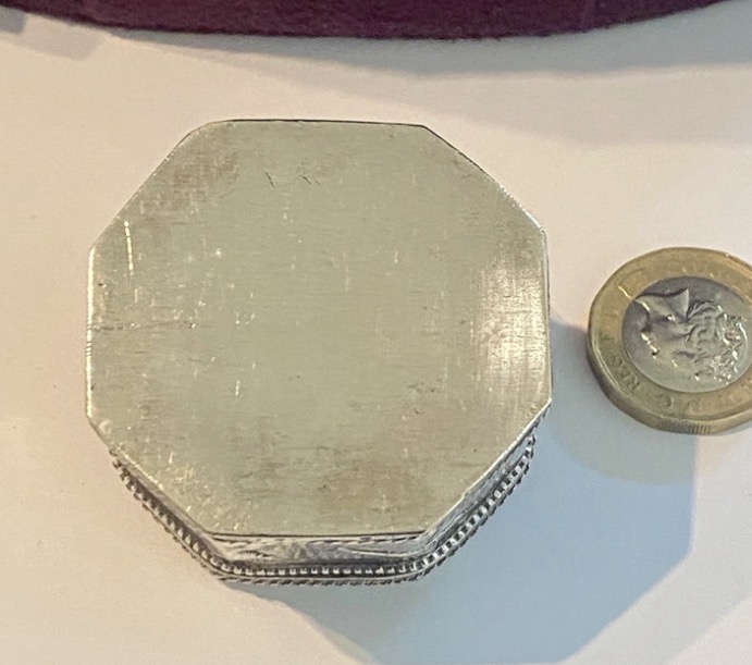 antique-colonial-silver-repouss-box-indian-burmese-c-1900-46-2g-152-3