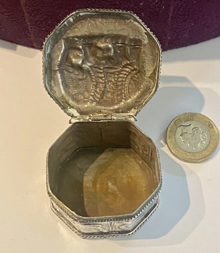 antique-colonial-silver-repouss-box-indian-burmese-c-1900-46-2g-152-4