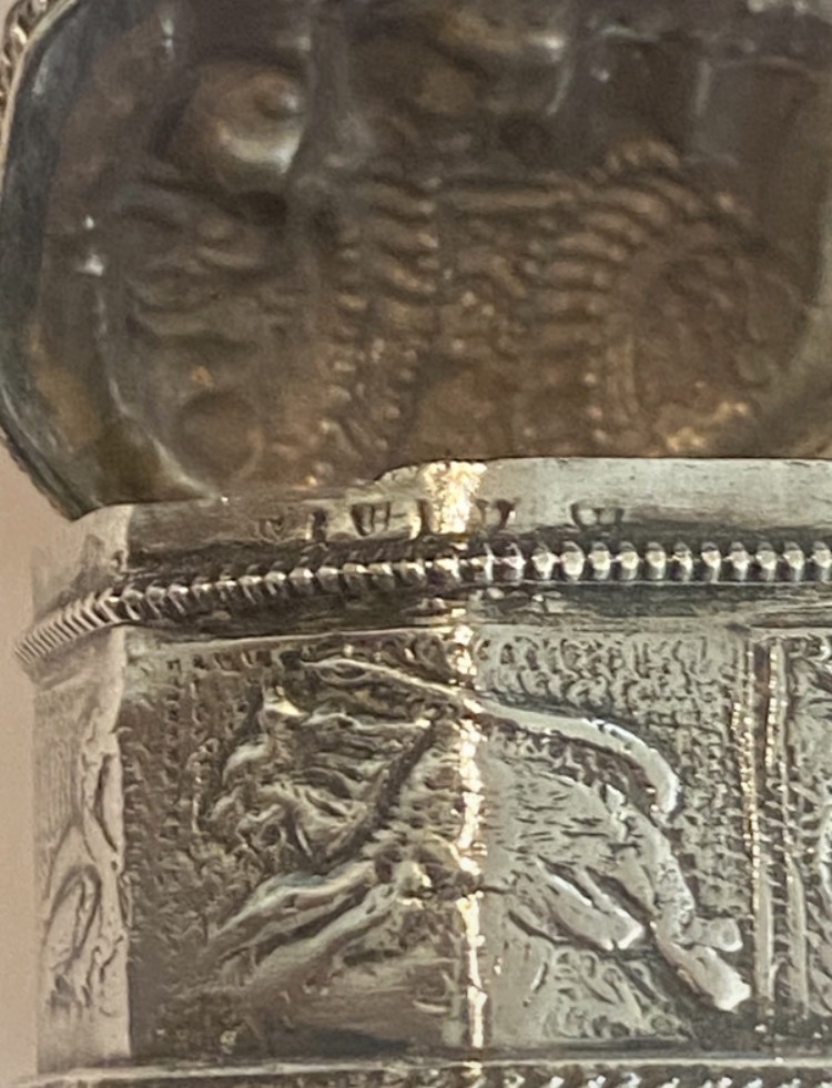 antique-colonial-silver-repouss-box-indian-burmese-c-1900-46-2g-152-5