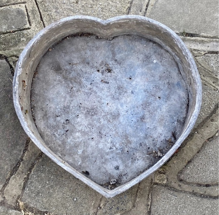 antique-heart-lead-planter-heavy-solid-lead-trough-cherub-dog-frieze-007-8