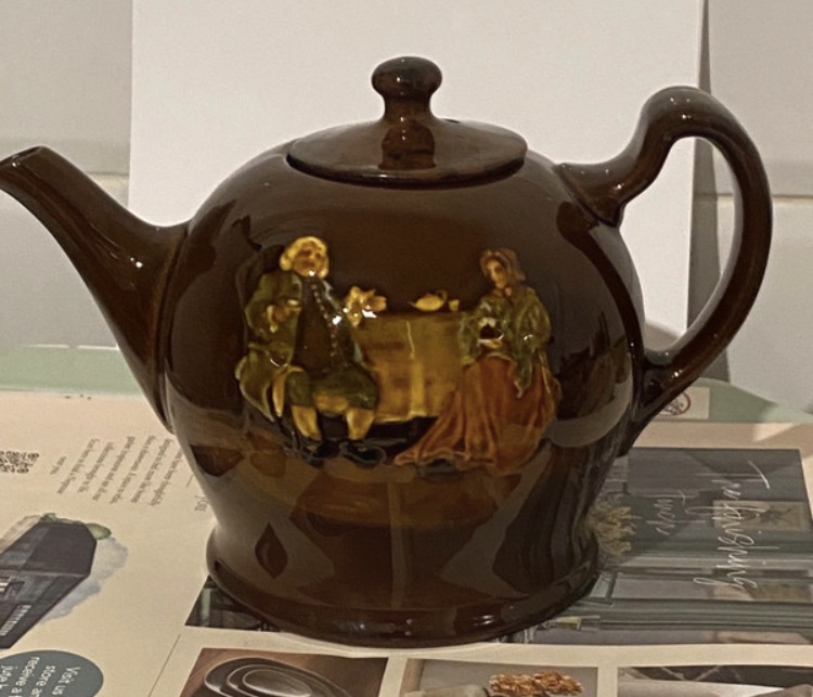 Lot 089: Antique Royal Doulton Series Ware Teapot – 1902-1922 Early Backstamp
