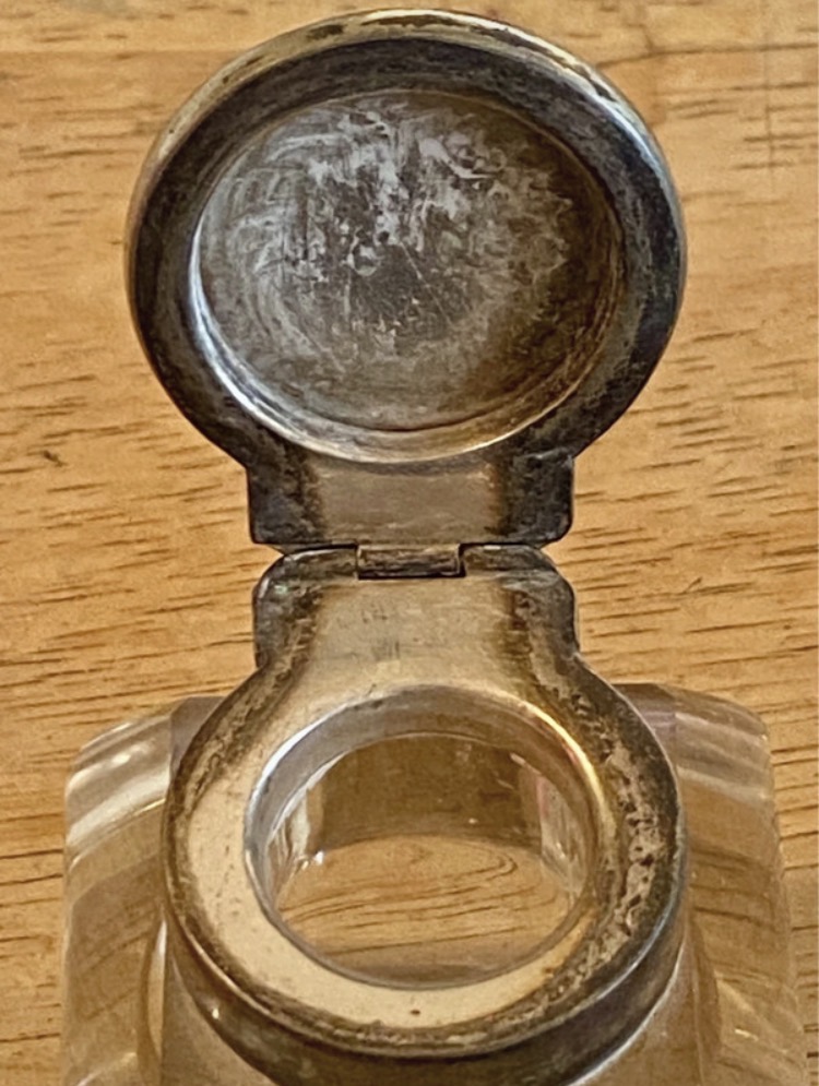 antique-victorian-silver-plate-glass-inkwell-hamilton-clan-crest-187-4