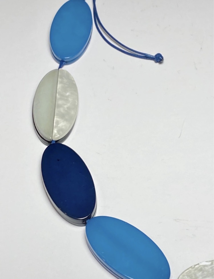 blue-marbled-resin-statement-necklace-adjustable-cord-boho-lagenlook-162-3