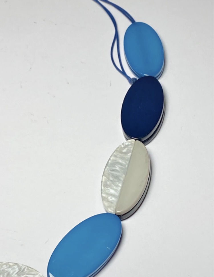 blue-marbled-resin-statement-necklace-adjustable-cord-boho-lagenlook-162-4