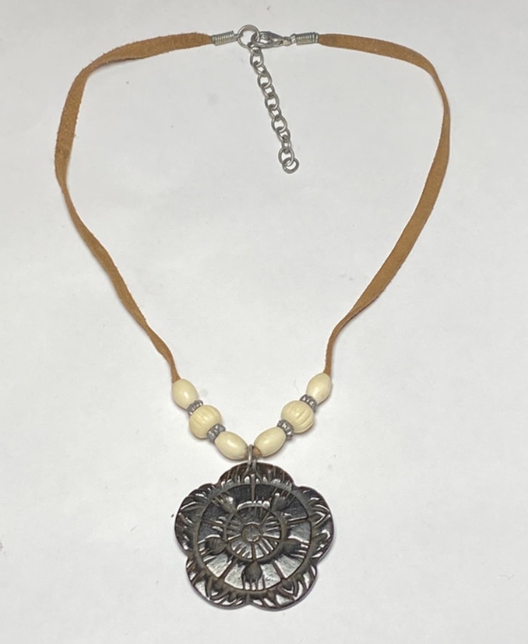 Lot 165: Boho Wooden Circle Pendant Necklace – Chunky Statement Jewelry – 40cm + Extender