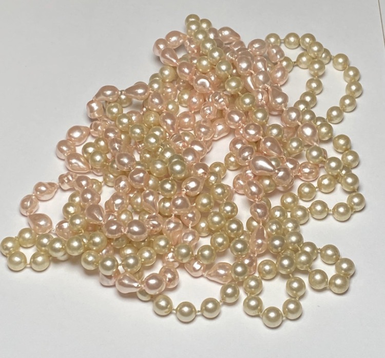 Lot 157: Bundle: 2 x Vintage Style Pearl Necklaces (Pink & Cream)