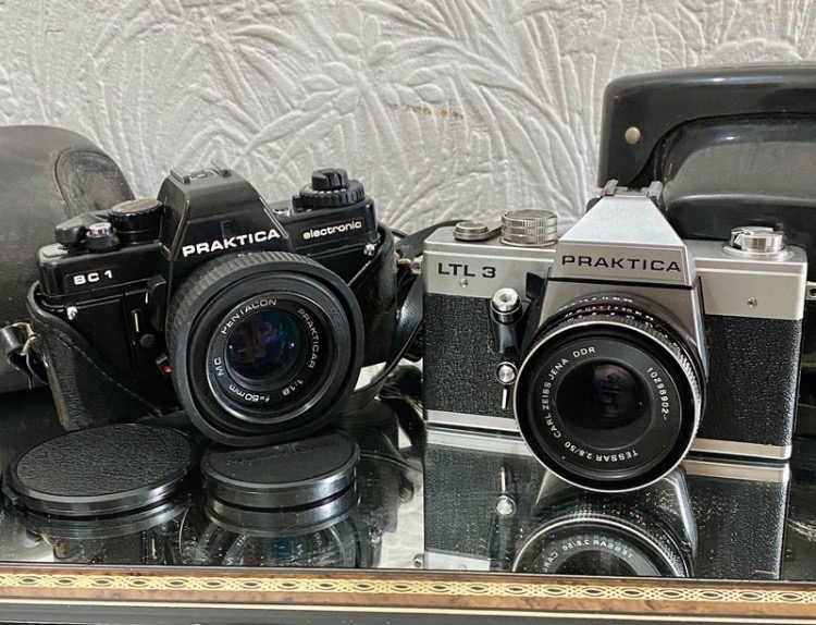 bundle-of-2-vintage-praktica-film-cameras-loft-find-untested-068-2