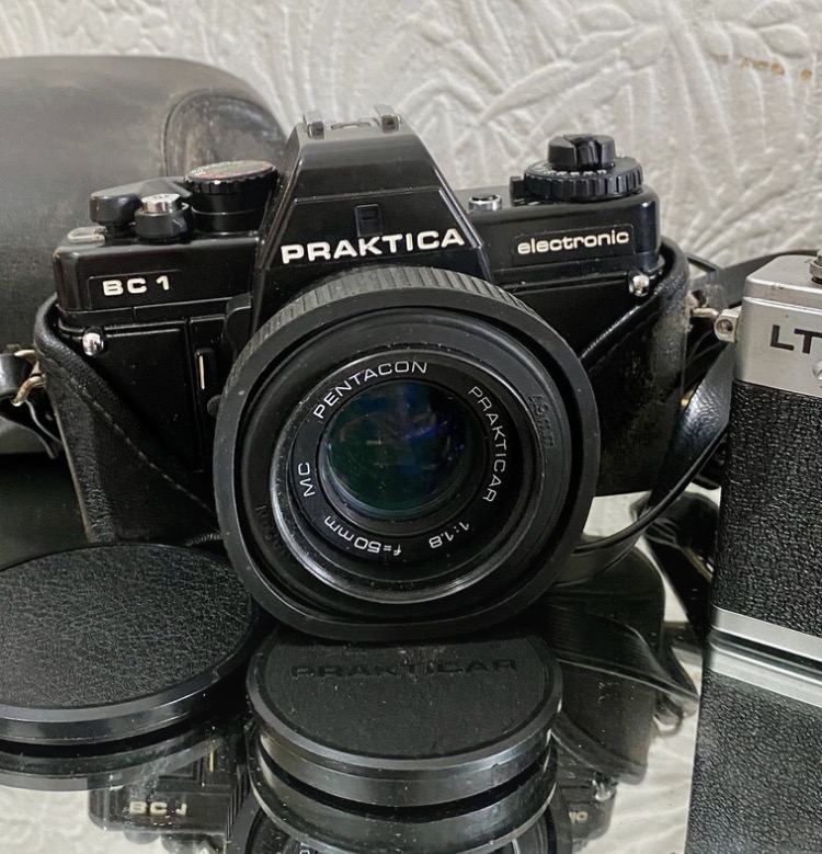 bundle-of-2-vintage-praktica-film-cameras-loft-find-untested-068-3