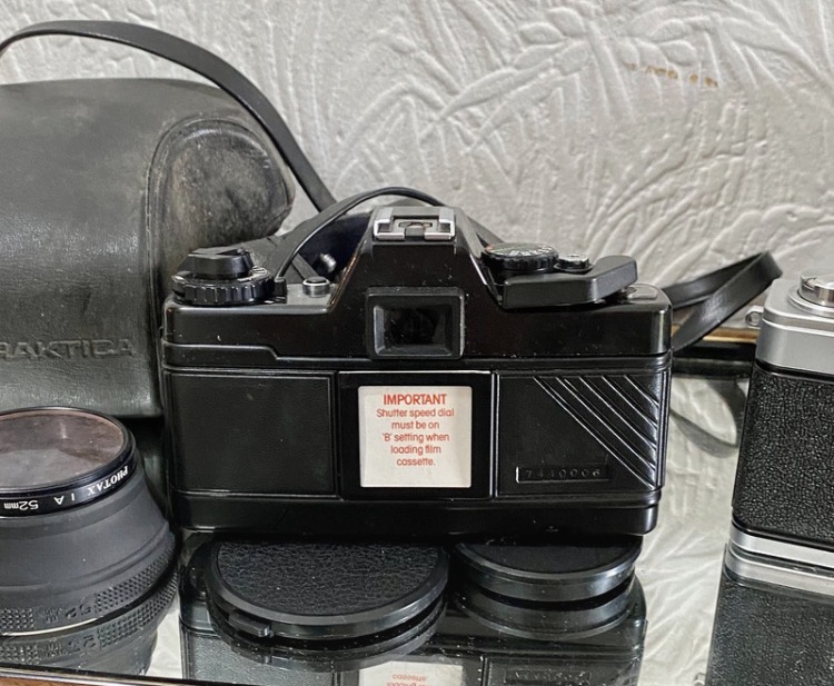 bundle-of-2-vintage-praktica-film-cameras-loft-find-untested-068-6