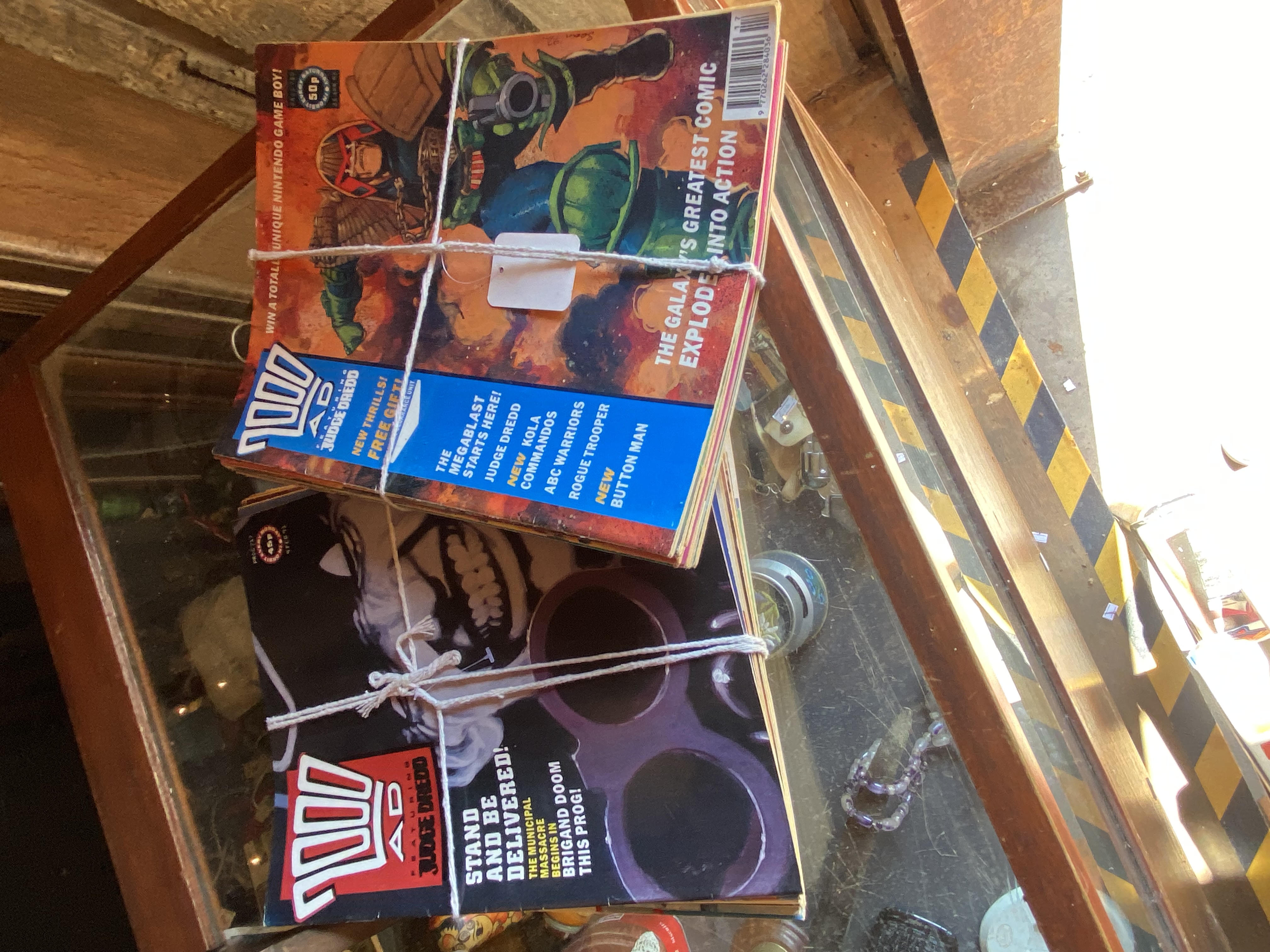 Lot 230: Bundle of 20x 2000 AD Vintage British Comics / Progs (1991–1993) - Inc. Judge Dredd (Prog 717, Prog 780)