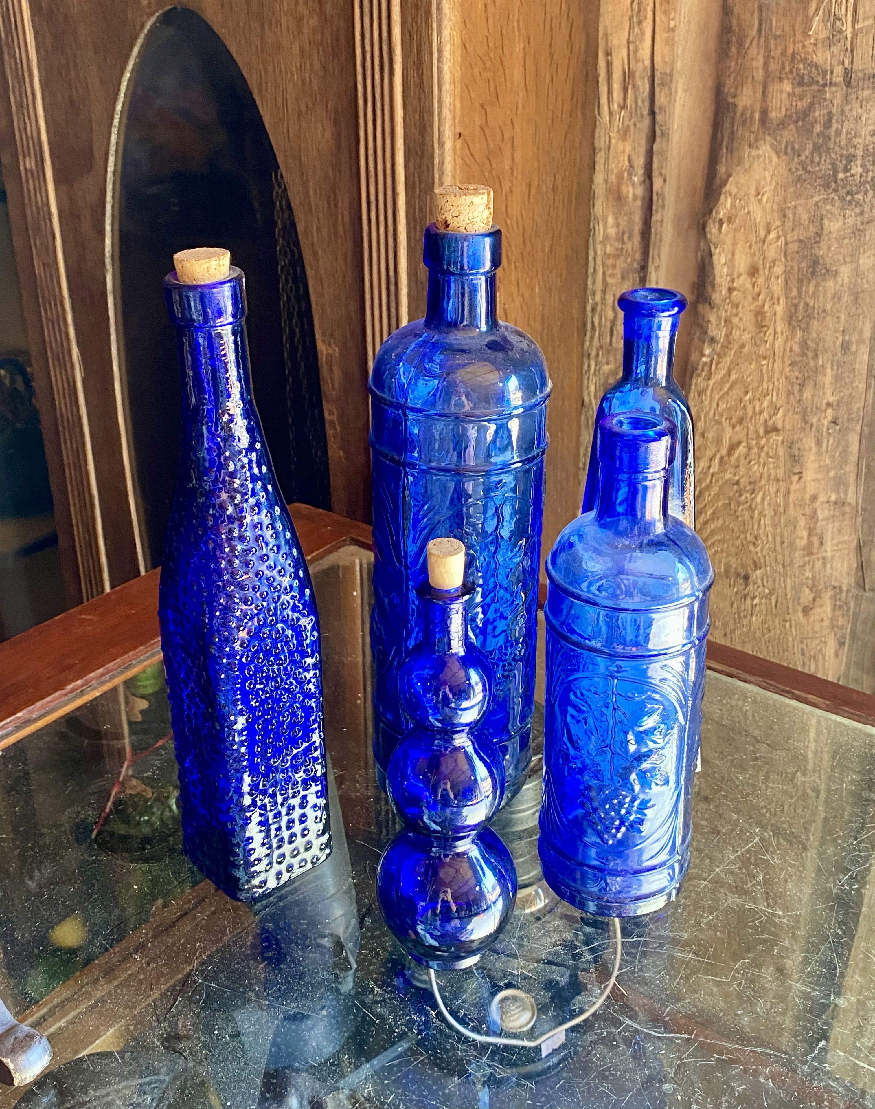 collection-of-5-vintage-cobalt-blue-decorative-glass-bottles-with-corks-20cm-30cm-219-2