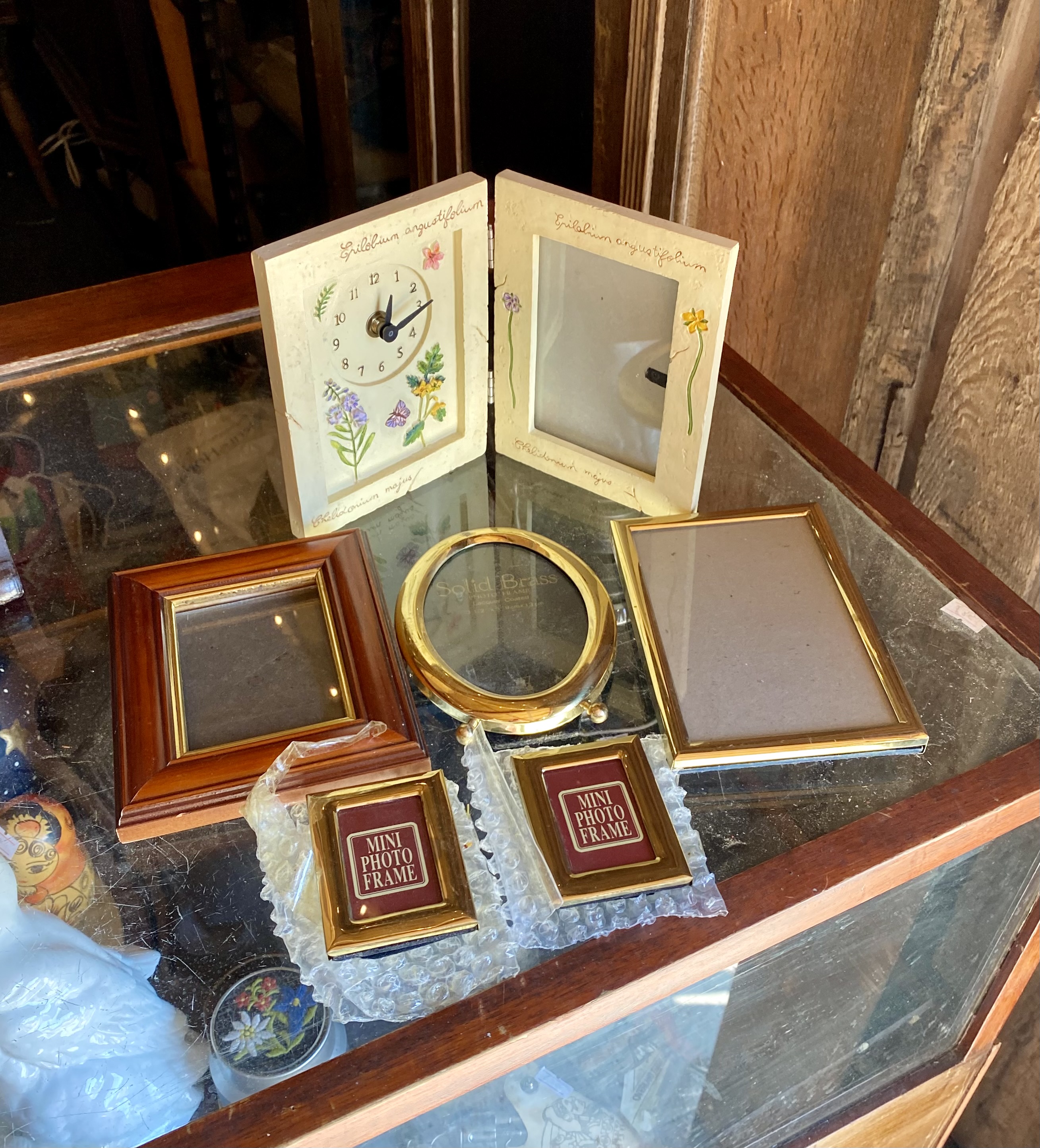 job-lot-of-6-vintage-photo-frames-solid-brass-botanical-clock-diptych-wood-1980s-y2k-217-2