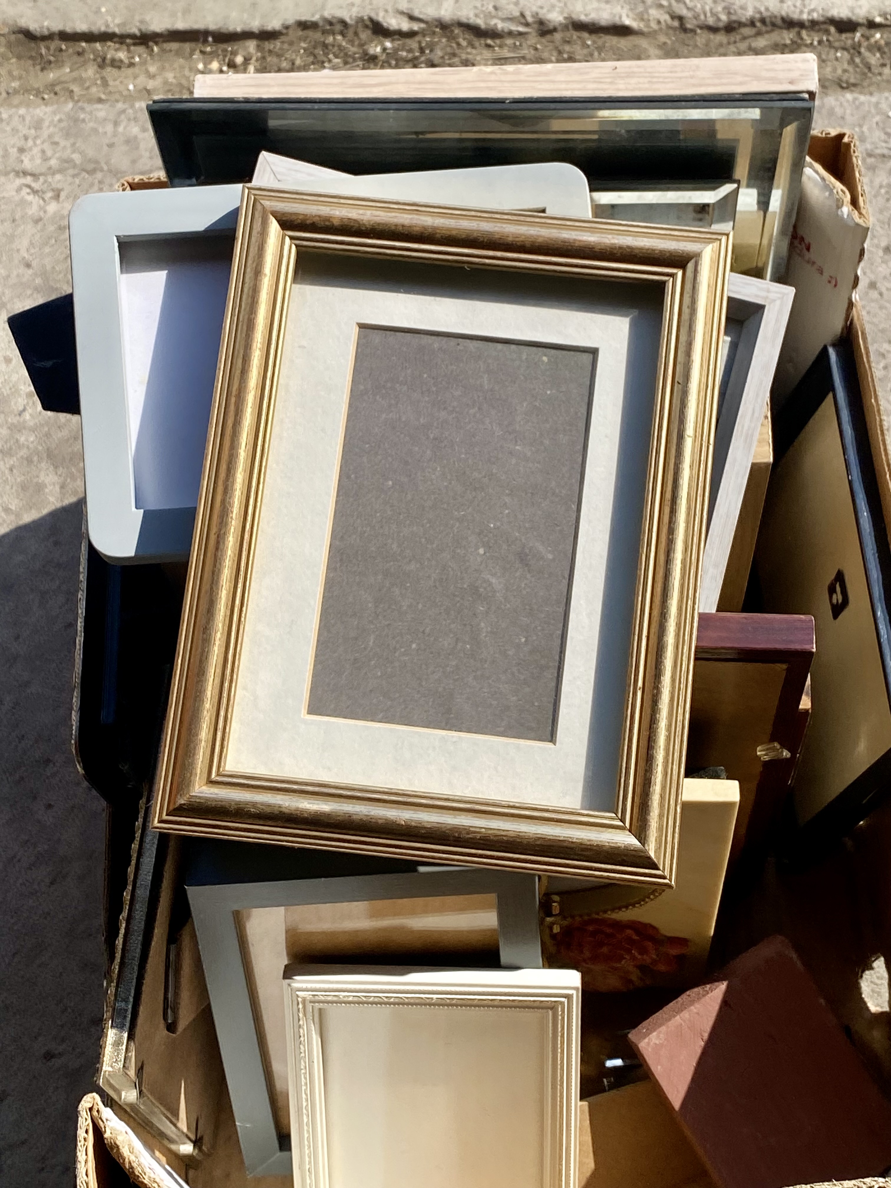 large-mixed-job-lot-of-vintage-modern-picture-photo-frames-various-styles-sizes-265-4