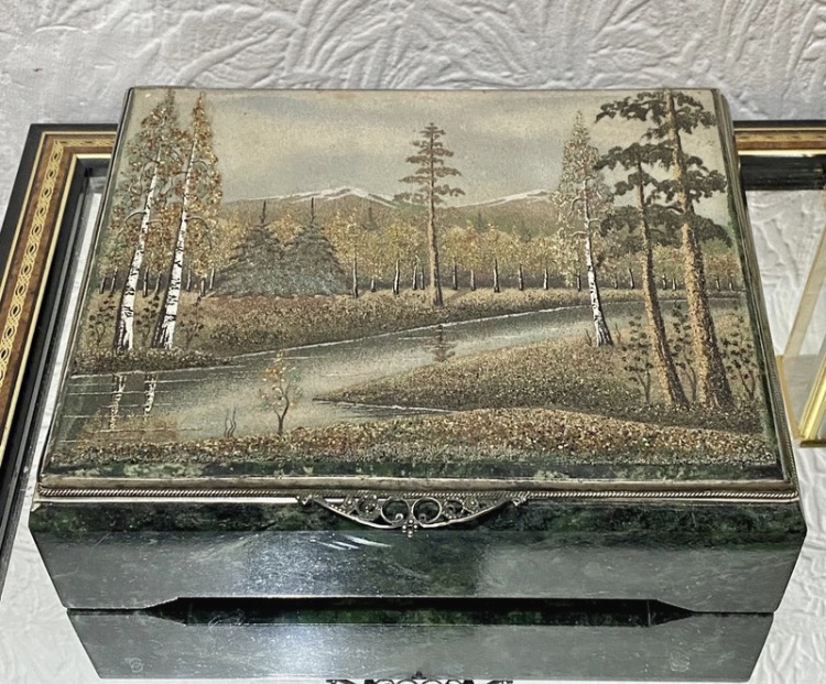 Lot 018: Large Vintage Russian Malachite & Stone Mosaic Casket (23cm) Jewellery Box