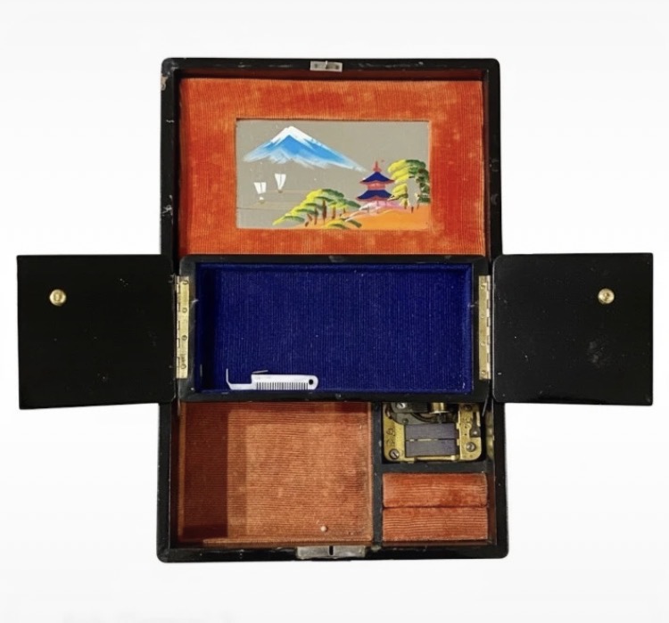 Lot 300: Mid-Century Japanese Black Lacquer Music Box – Mt Fuji & Mother of Pearl Inlay – Working Order