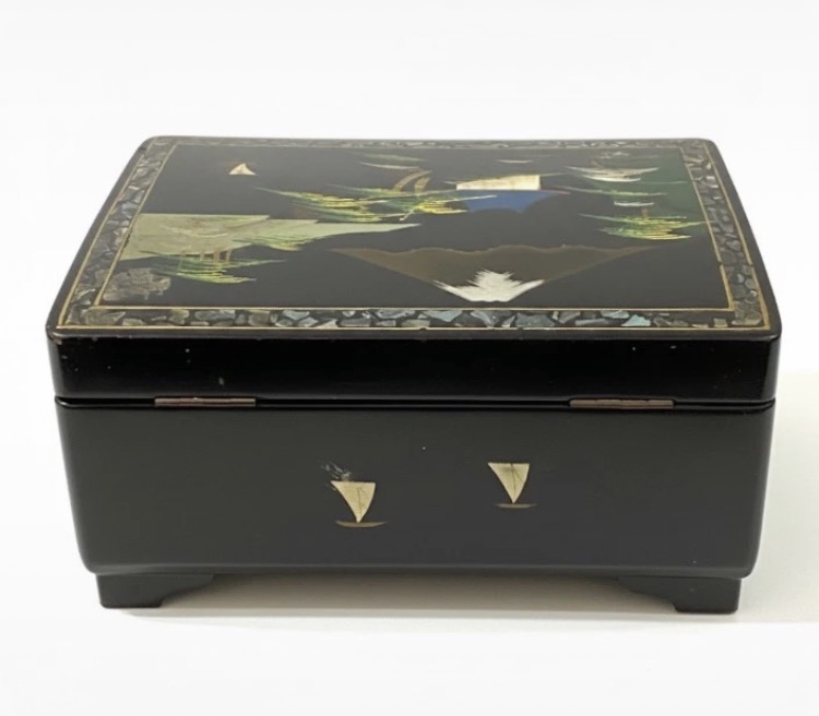 mid-century-japanese-black-lacquer-music-box-mt-fuji-mother-of-pearl-inlay-working-order-300-5