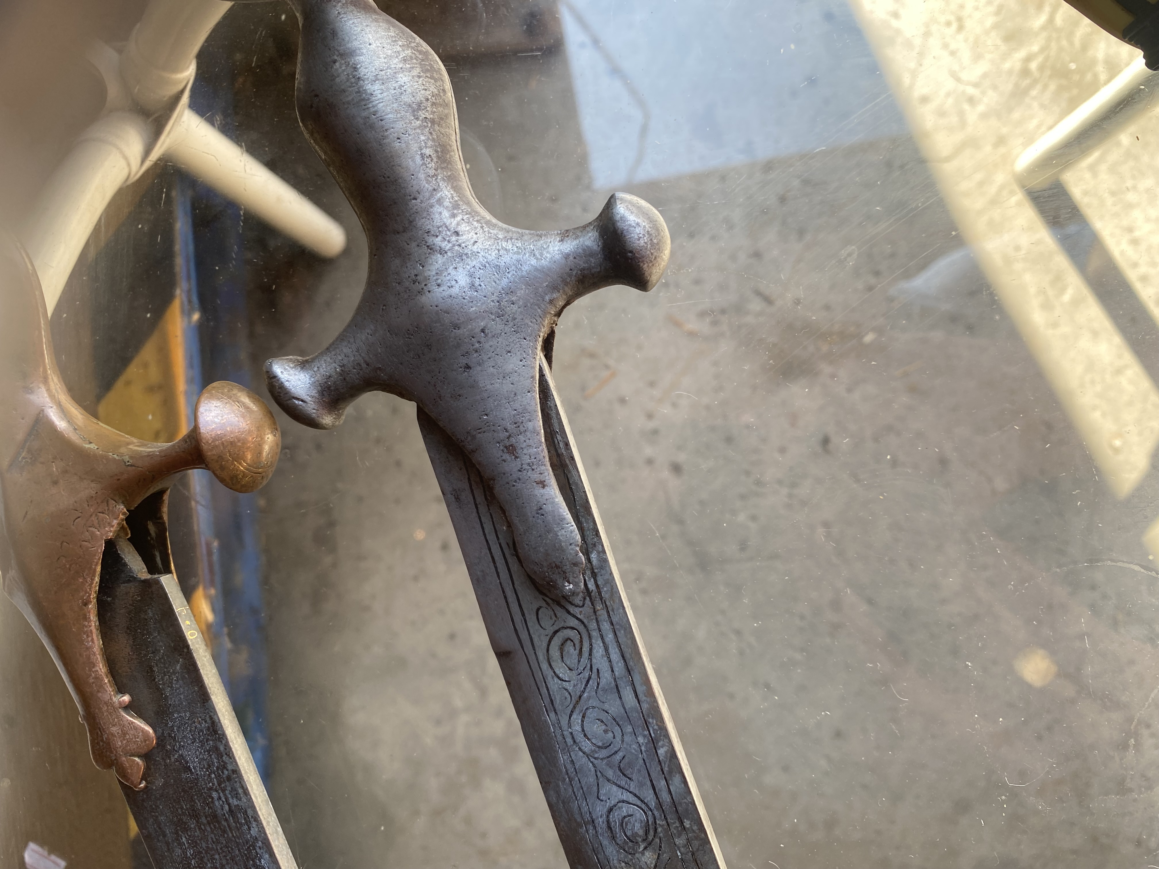 pair-of-antique-indo-persian-tulwar-curved-swords-18th-19th-c-iron-brass-hilts-214-9