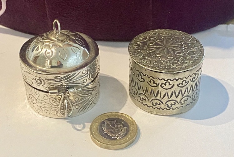 Lot 151: Pair of Antique Victorian / Edwardian Silver Plated Trinket & Pill Boxes