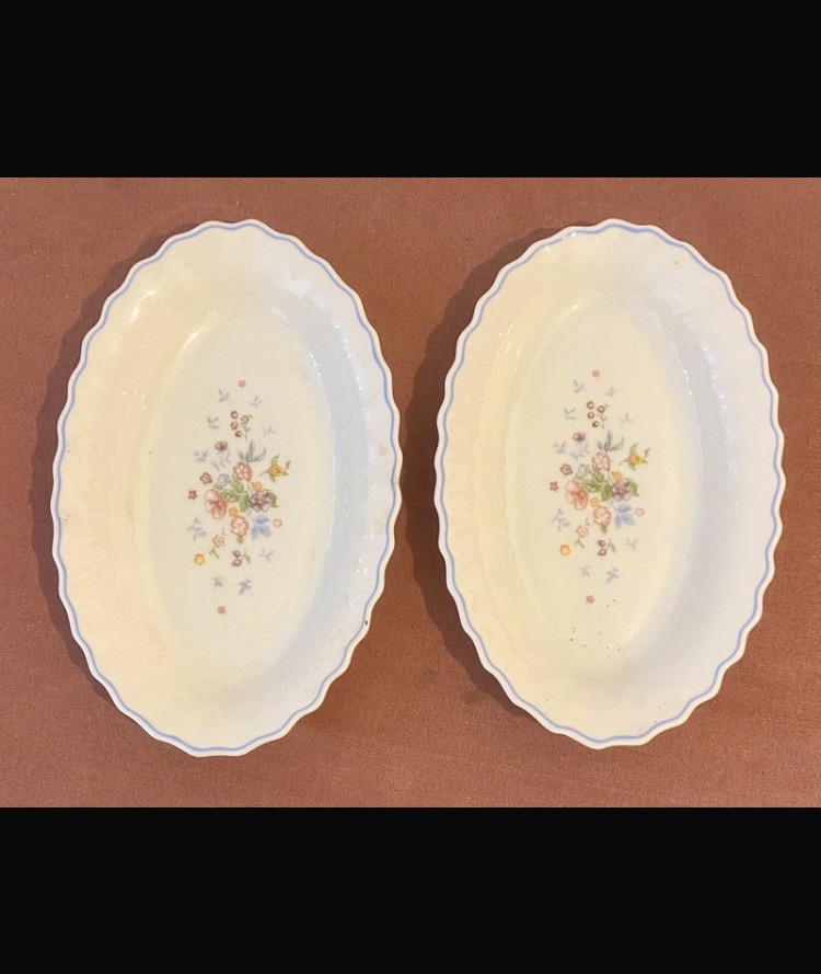 Lot 281: Pair of Vintage Arcopal France "Victoria" Floral Oval Milk Glass Dishes (22cm x 14cm)