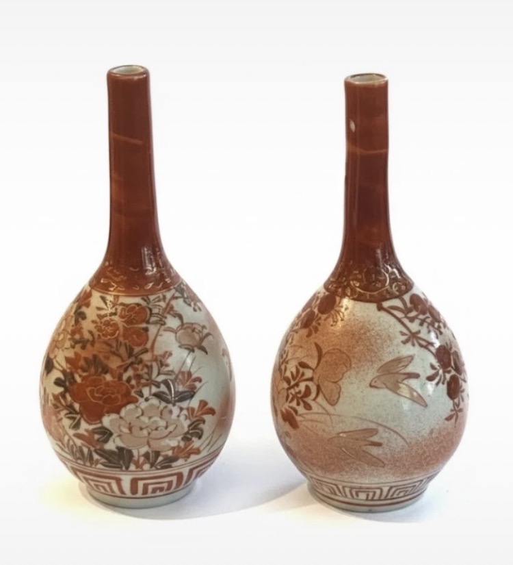 Lot 293: Pair of Vintage Japanese Kutani Porcelain Sake Bottles / Bud Vases – 17.5cm
