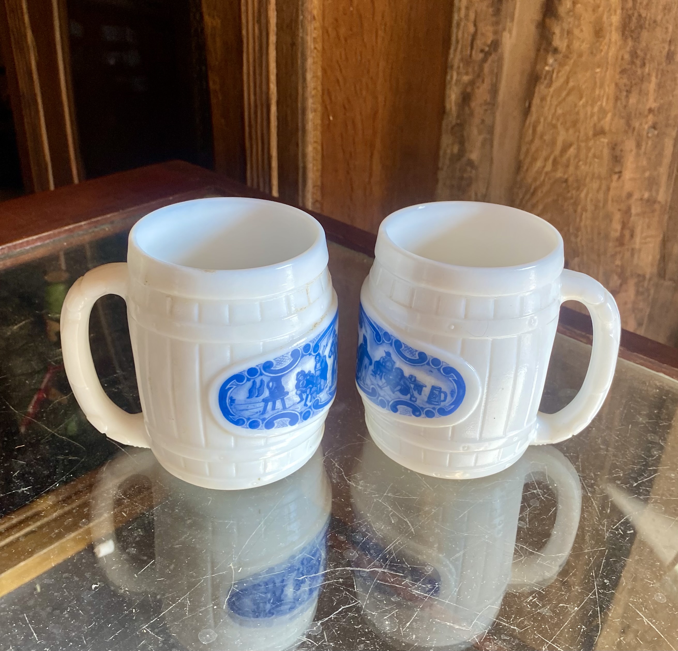 pair-of-vintage-white-milk-glass-barrel-mugs-blue-tavern-pub-scene-steins-10-5cm-253-4