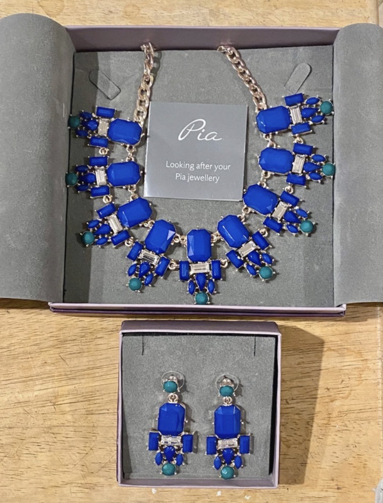 Lot 017: Pia Jewellery Statement Necklace & Earrings Set Cobalt Blue & Teal BNIB Stunning Gift Set