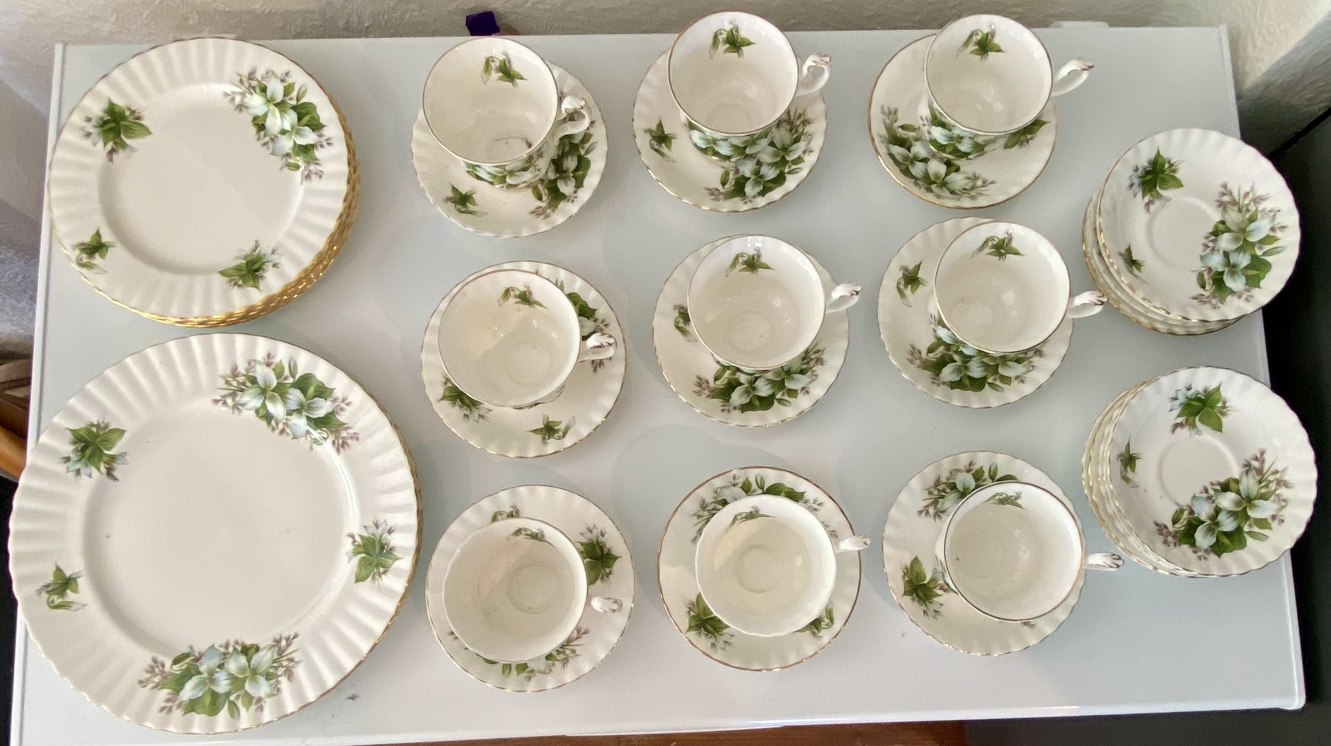 Lot 286: Royal Albert "Trillium" Fine Bone China Tea & Dinner Collection – 35 Pieces Total (Made in England)