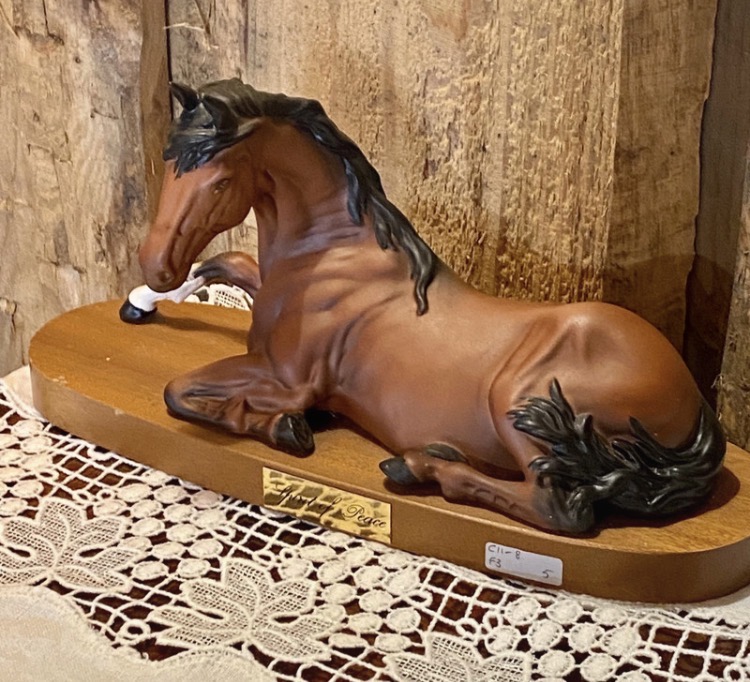 royal-doulton-spirit-of-peace-horse-figurine-on-wooden-base-029-2