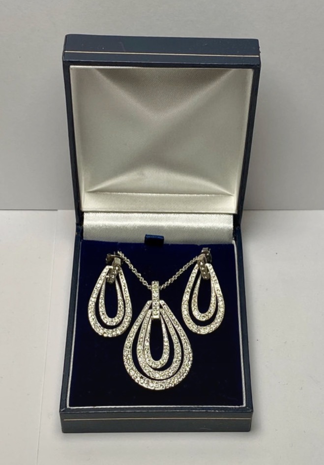 sparkling-silver-tone-teardrop-necklace-earring-set-boxed-037-2
