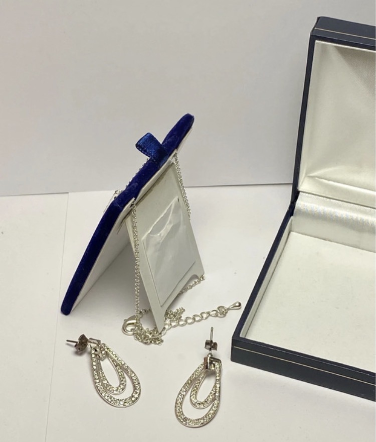 sparkling-silver-tone-teardrop-necklace-earring-set-boxed-037-8