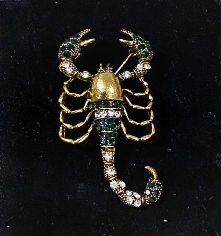 Lot 019: Stunning Gold Tone Scorpion Brooch - Emerald Green & Clear Crystals - 50mm