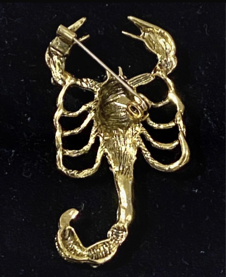 stunning-gold-tone-scorpion-brooch-emerald-green-clear-crystals-50mm-019-3