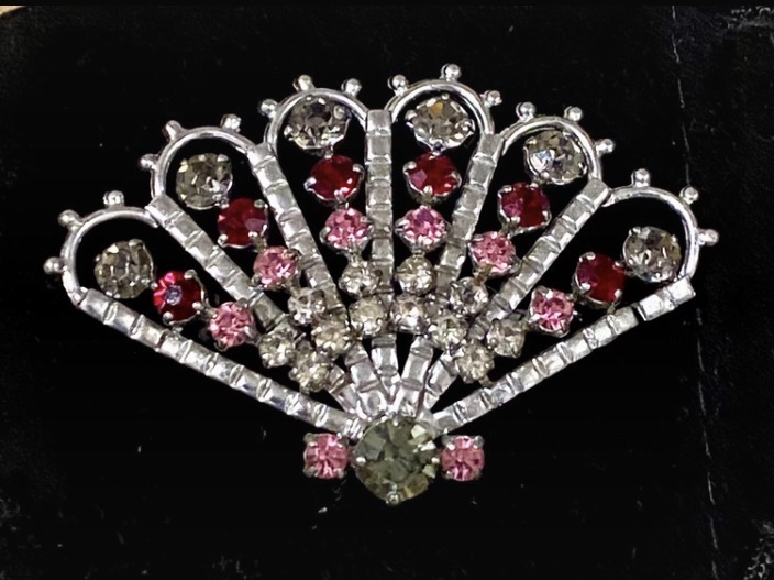 Lot 022: Vintage 1950s Large Rhinestone Fan Brooch - Statement Pink & Red