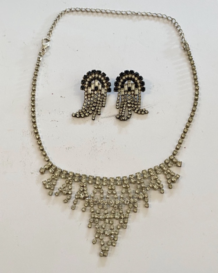 vintage-1950s-silver-tone-crystal-rhinestone-waterfall-necklace-earring-set-169-2