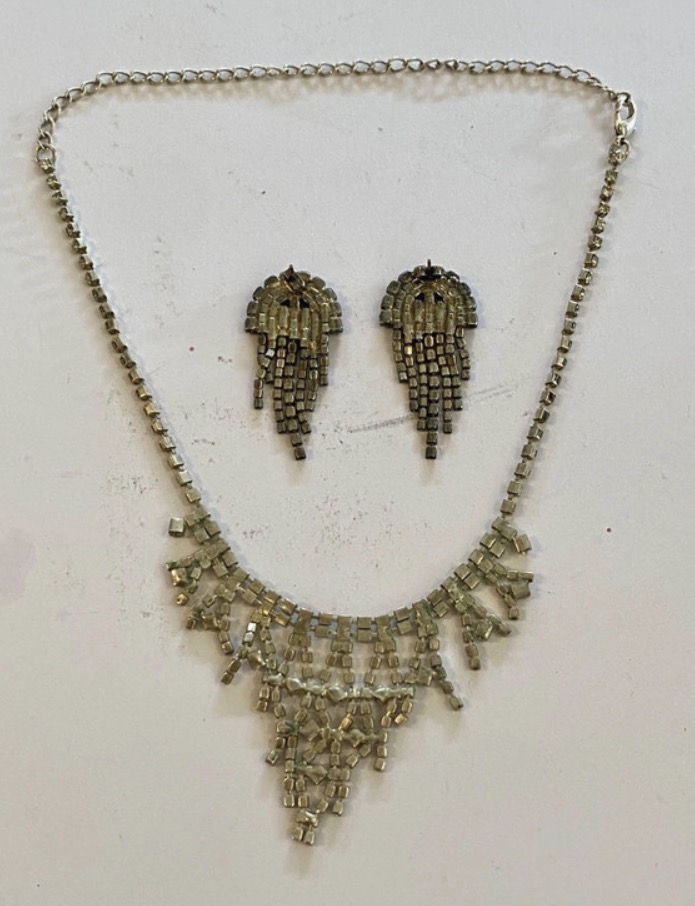 vintage-1950s-silver-tone-crystal-rhinestone-waterfall-necklace-earring-set-169-4