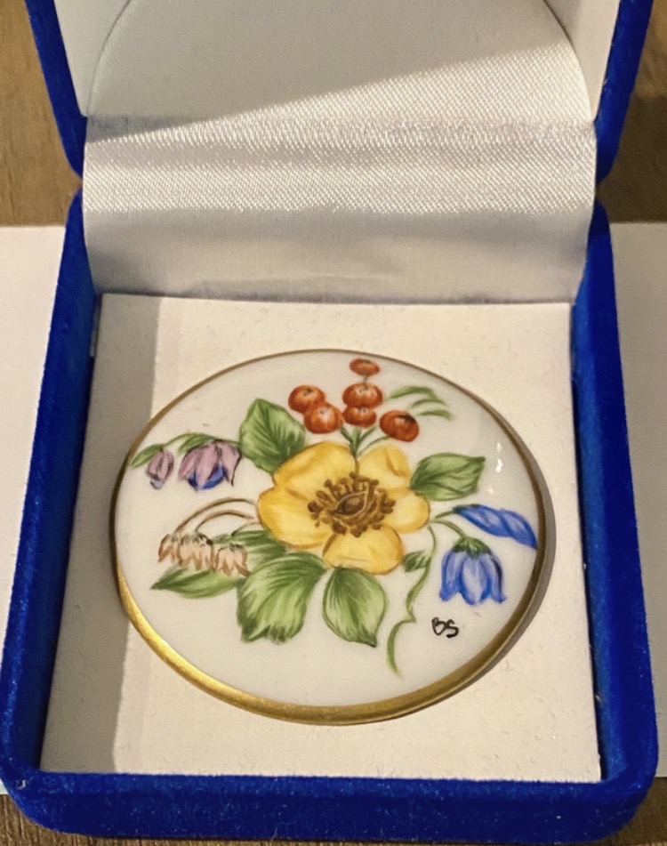 Lot 153: Vintage 1963 Signed Swedish Hand-Painted Ceramic Brooch / Miniature Plaque