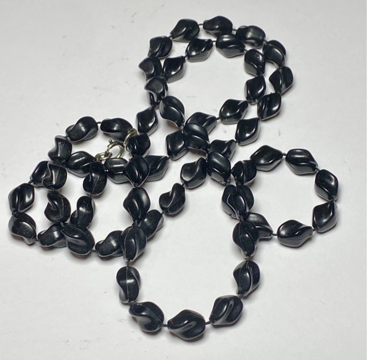 Lot 161: Vintage 1970s Sarah Coventry Black Bead Necklace