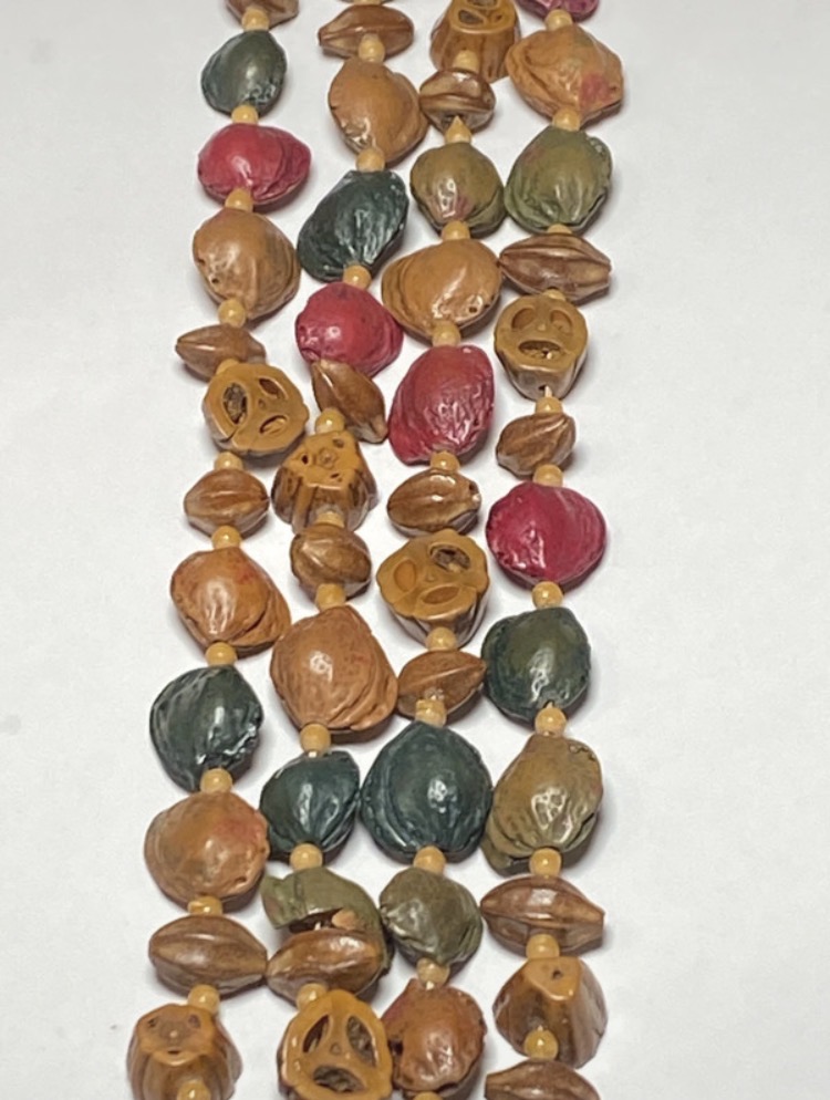 vintage-1970s-tropical-seed-monkey-face-statement-necklace-154-4