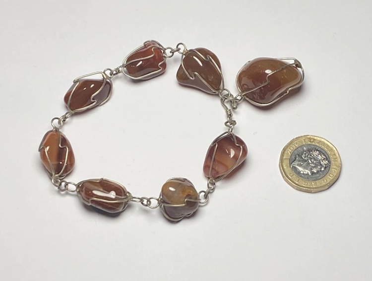 Lot 052: Vintage Carnelian Agate Wire-Wrapped Bracelet - Boho Gemstone 24cm
