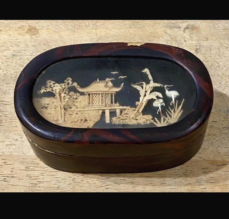 Lot 272: Vintage Chinese Cork Art Lacquer Jewellery Box - Mid-Century Oval Diorama