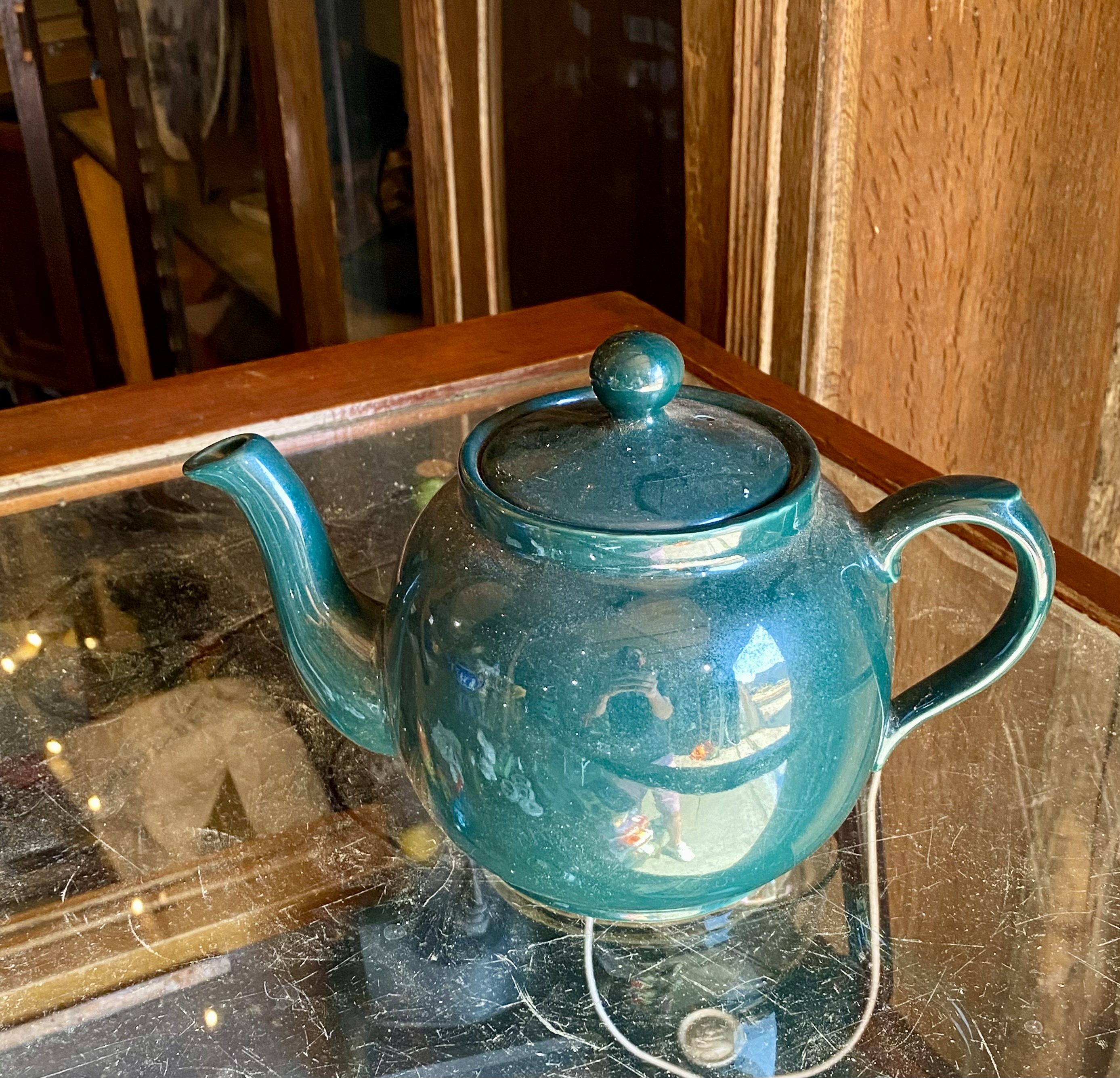 Lot 225: Vintage Deep Teal Green Ceramic Teapot – Made in England (Approx 13x13cm)