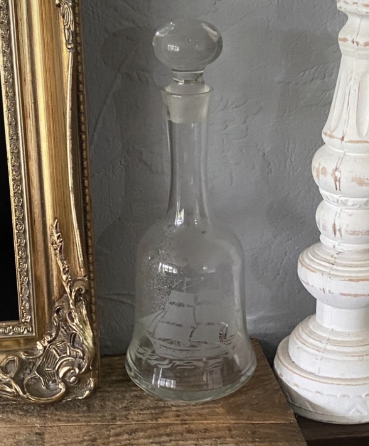 Lot 282: Vintage Etched Glass Ship Decanter (32.5cm) – Mid-Century Sailing Vessel Barware