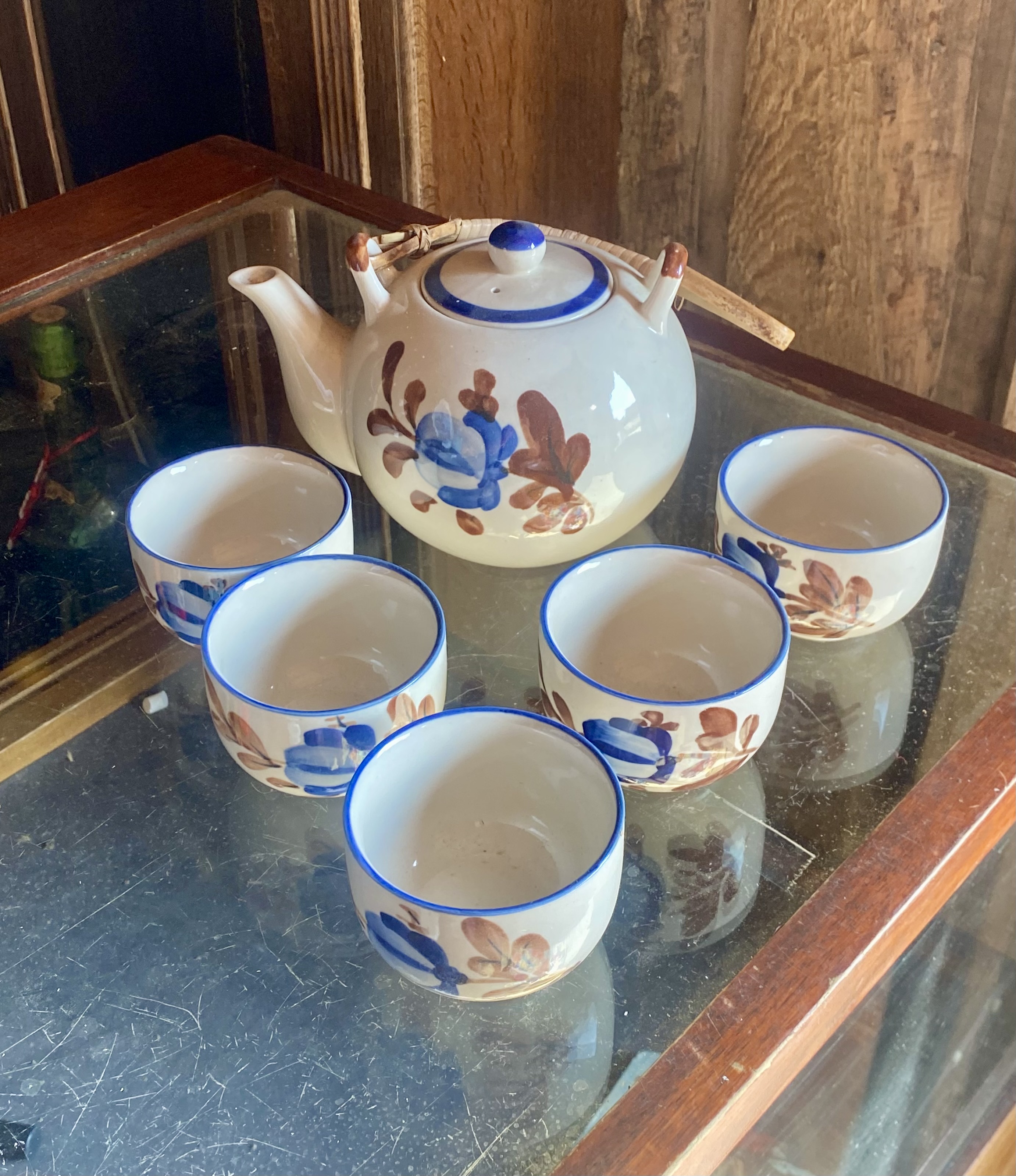 Lot 250: Vintage Feng Sheng Hand-Painted Chinese Ceramic Teapot & 5 Teacups Set