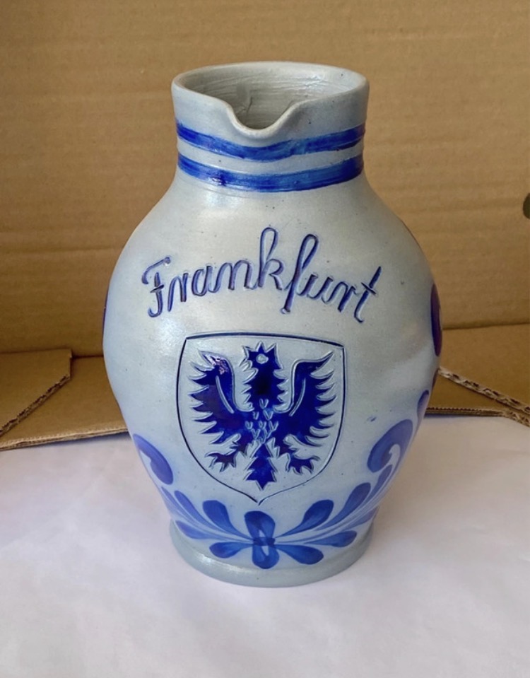 Lot 267: Vintage German Salt-Glazed Stoneware Pitcher Jug Frankfurt Crest Bembel 24cm Cider