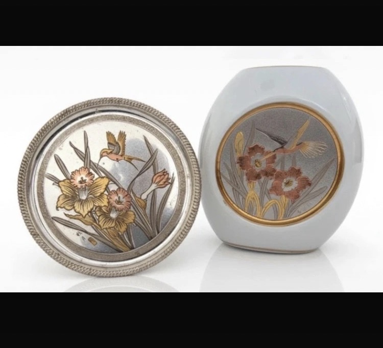Lot 279: Vintage Japanese Art of Chokin Ceramic Mini Vase & Silver Plated Seba Coaster / Trinket Dish Set – Hummingbird & Floral Design