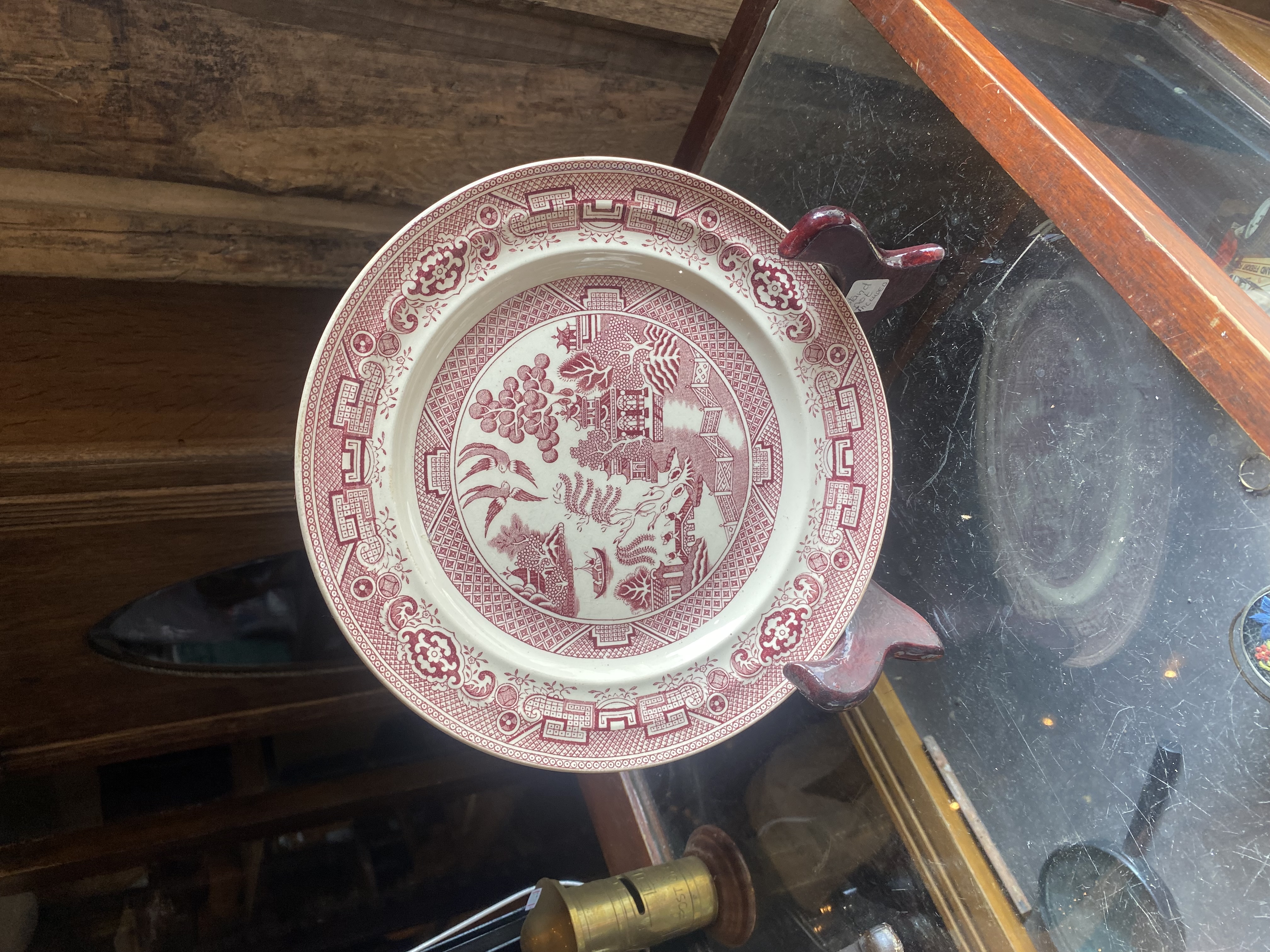 Lot 247: Vintage "Old Gustavsberg" Red Willow Pattern Ceramic Plate (~23.5cm)