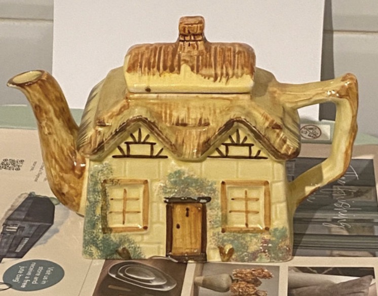 Lot 088: Vintage Price Bros "Ye Olde Cottage" Teapot - Made in England