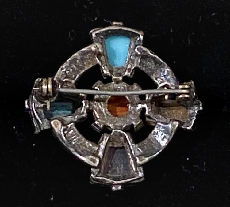 vintage-signed-miracle-celtic-cross-brooch-scottish-revival-art-glass-020-3